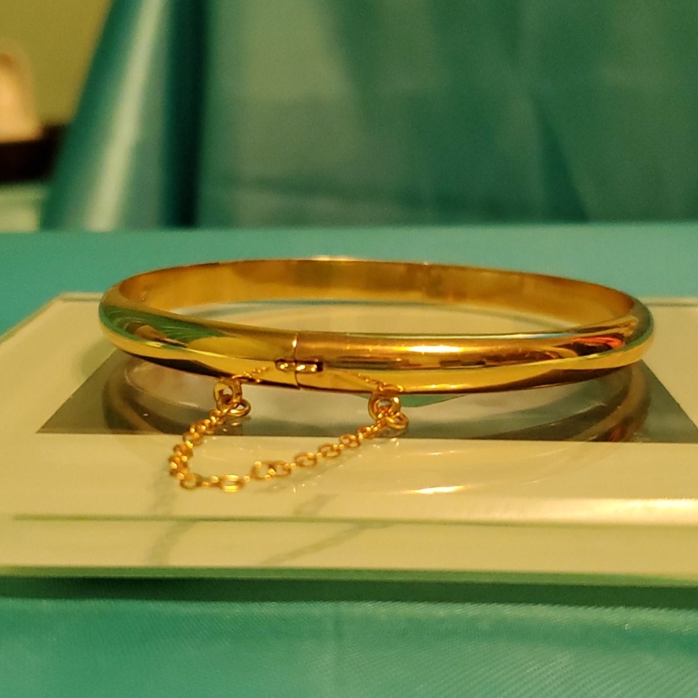 Womens size 8 gold bracelet with 925 stamp